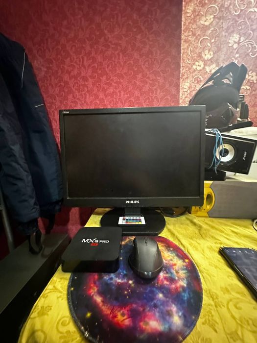 Продам монітор TV приставку мишку коврик і всі провода для підключення