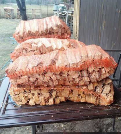 Drewno rozpałka do kominków i pieca na węgiel.