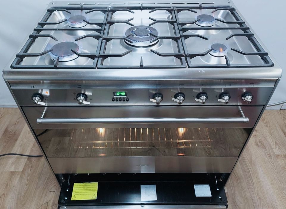 Професійна газова плита Smeg