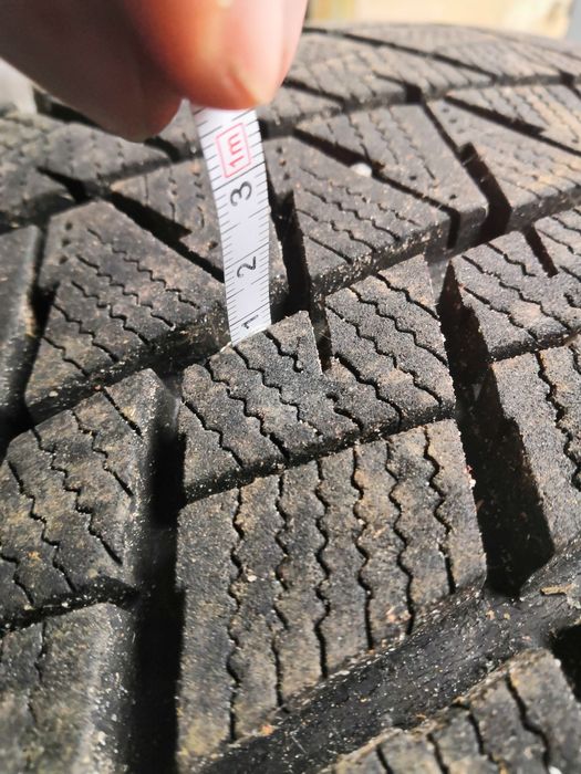 R19 235/55 bridgestone blizzak DM-V1 101R 2011 года