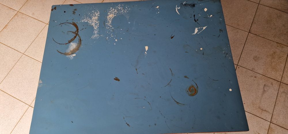 Mesa de apoio azul