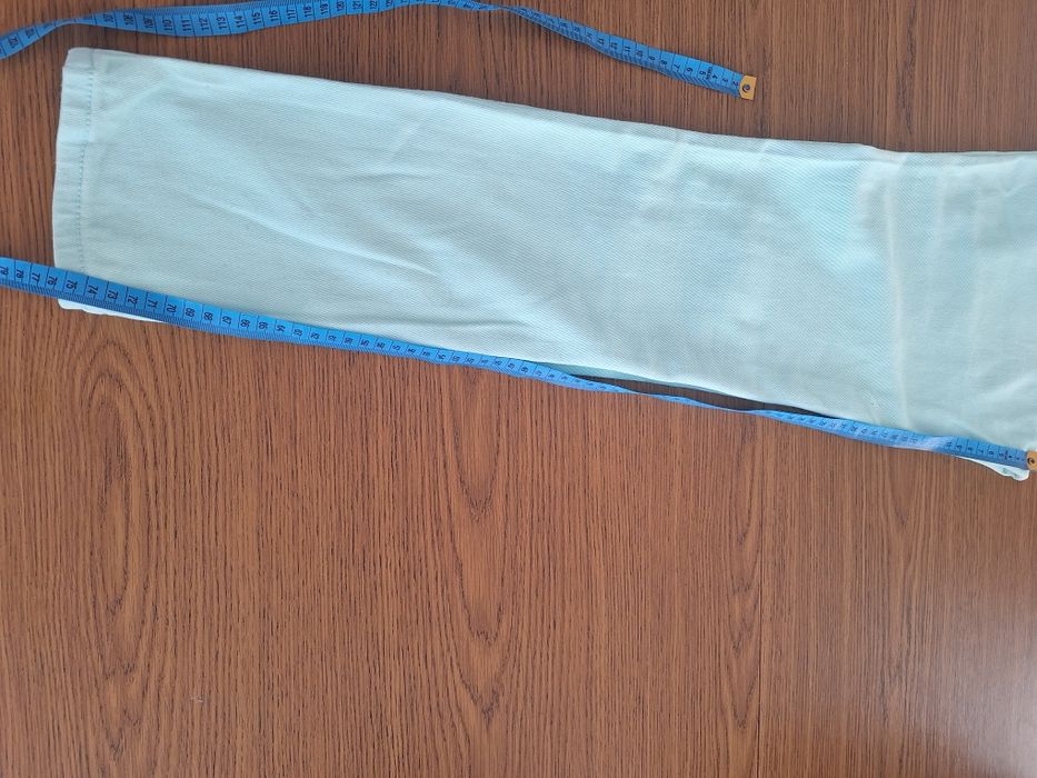 Damskie spodnie dżinsowe.