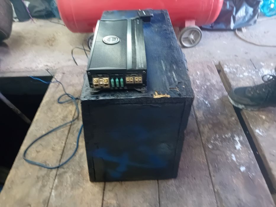 Продам сабвуфер , з підсилювачем