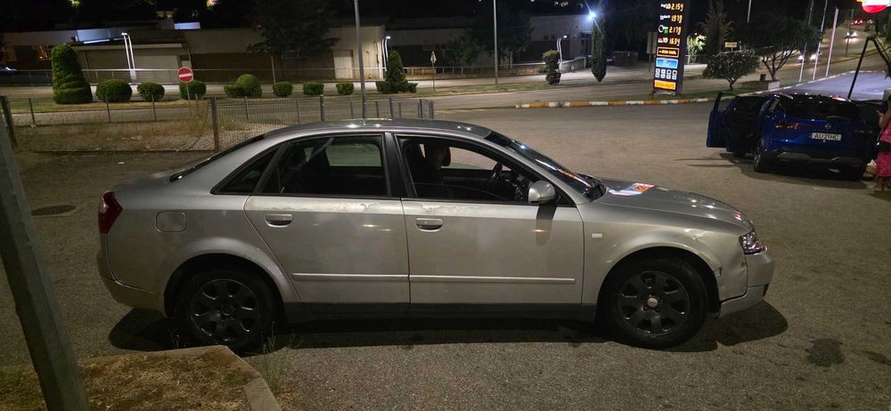 Audi A4 1.6 Gasolina 200000km — photo 4
