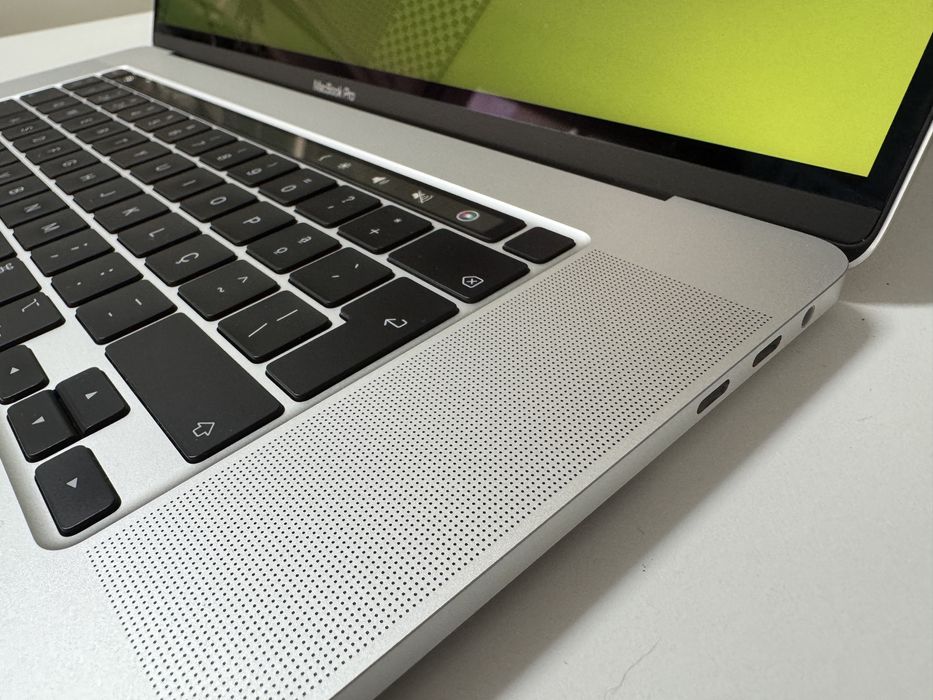 Macbook Pro 16”imaculado 2.3Ghz/16GB/AMD Radeon Pro5500M/4Gb GDDR6/1TB