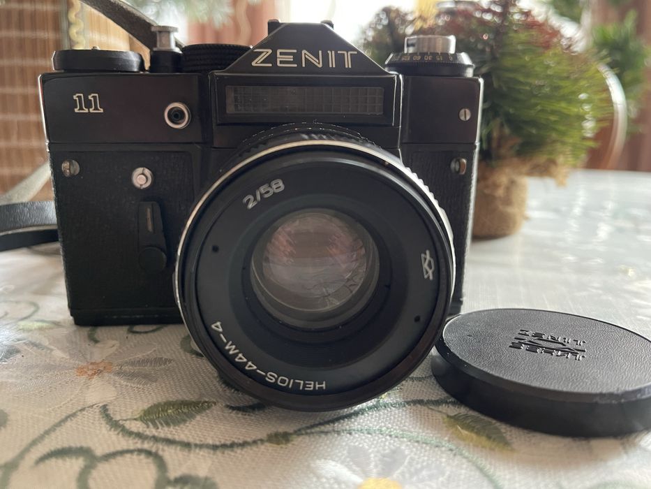 Плівковий фотоапарат Zenit 11 + Helios-44M-4 2/58 (Made in USSR)