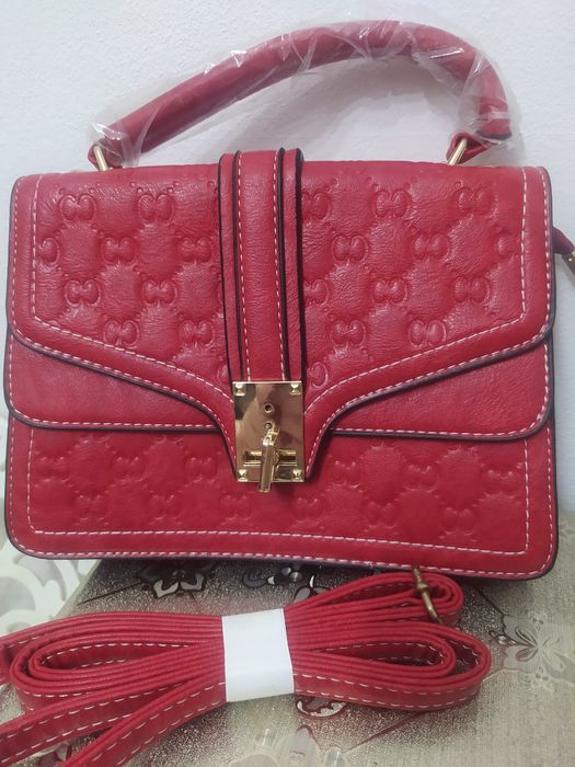 Śliczne Nowe torebki w 4 kolorach; czerwona, czarna, beż i Carmel