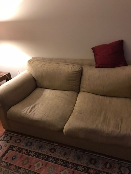 Sofá bege em bom estado