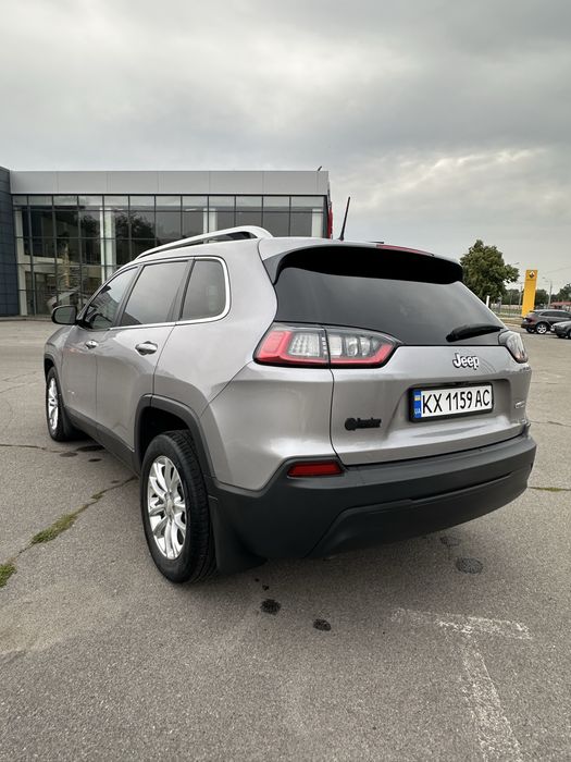 Автомобіль Jeep Cherokee