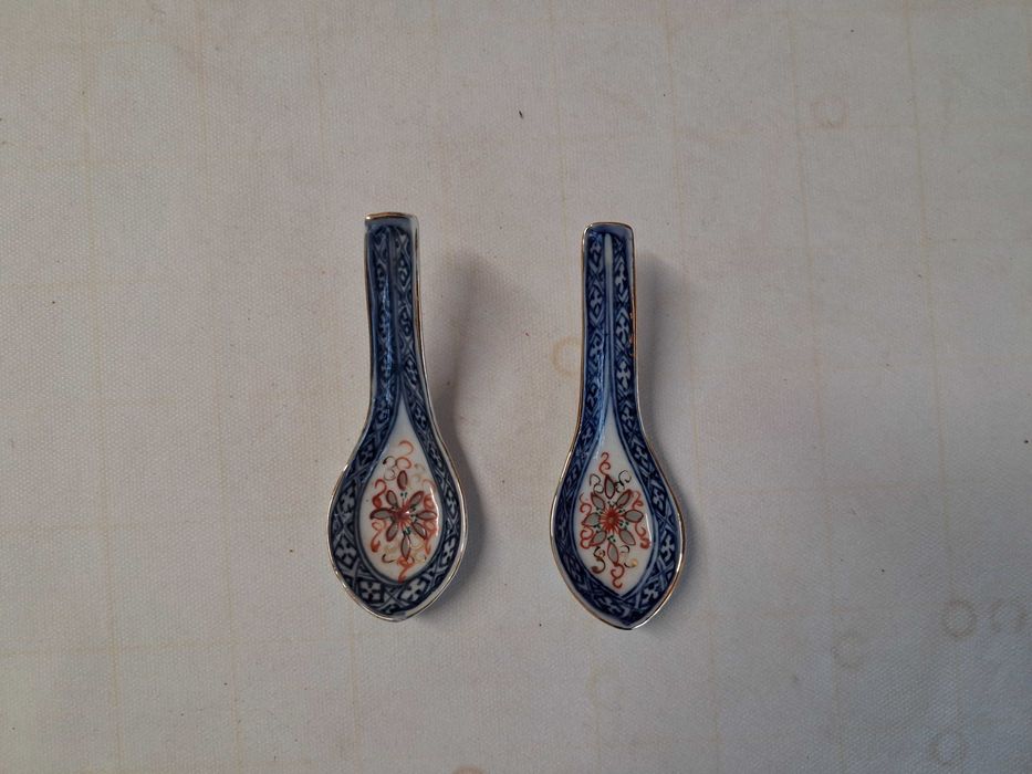 Louça Decorativa Chinesa - Conjunto 2 Taças com 2 Colheres