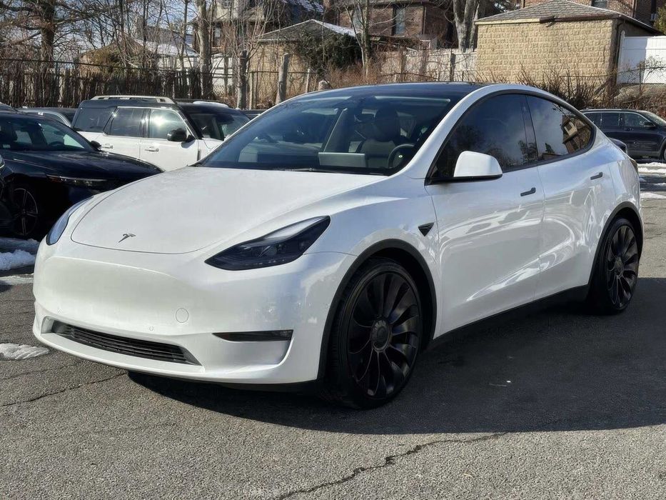 Tesla Model Y      2023