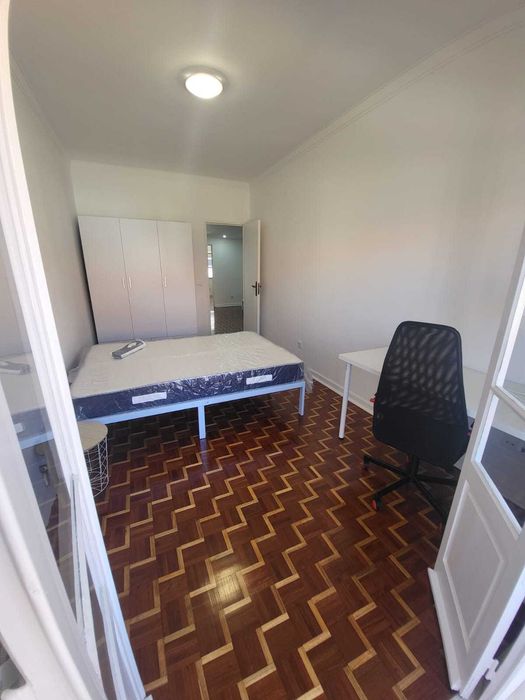 Apartamento Remodelada no Centro de Almada, 4 Quartos, Estudantes/Professores