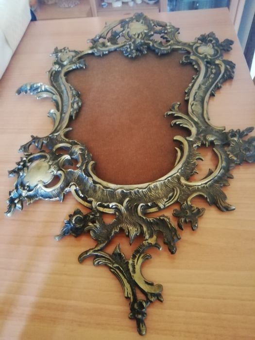 Moldura em bronze