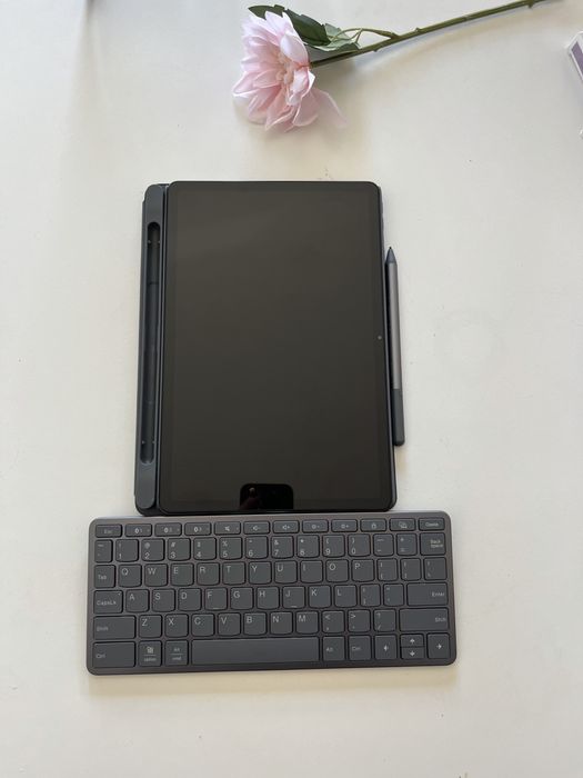 Tablet LENOVO M11 + case + klawiatura