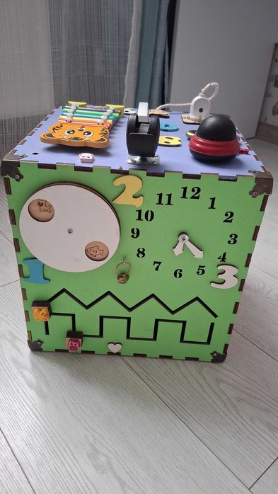 Бізікуб, бізіборд