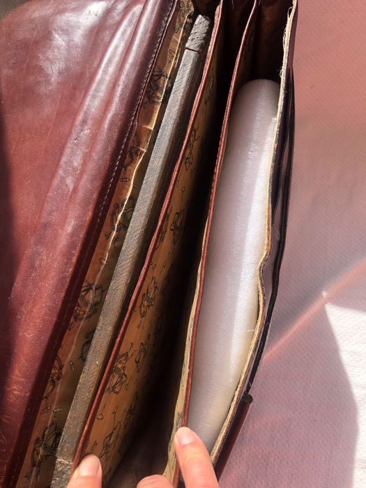 Pasta de documentos em pele genuína