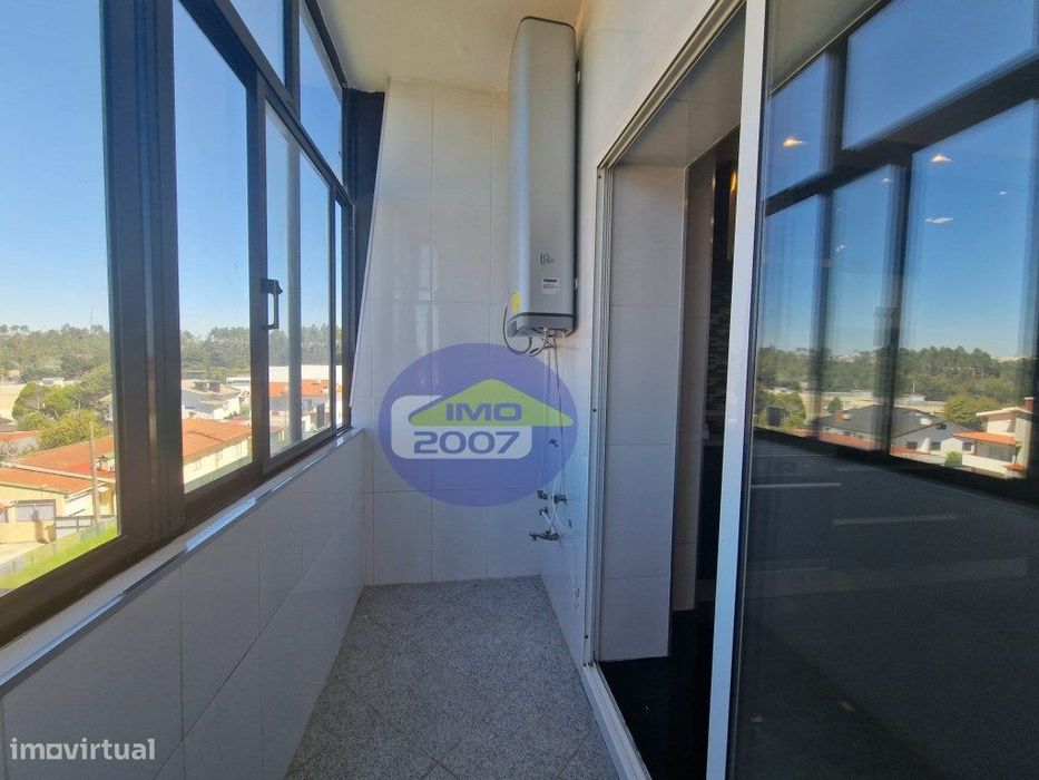 Apartamento T3 em Paços de Brandão