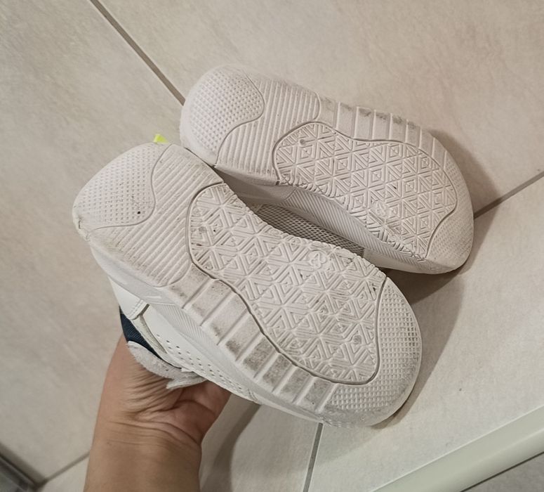 Sportowe buty dziecięce