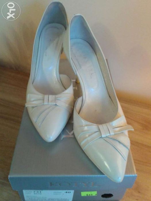 Szpilki ecru rozm.40