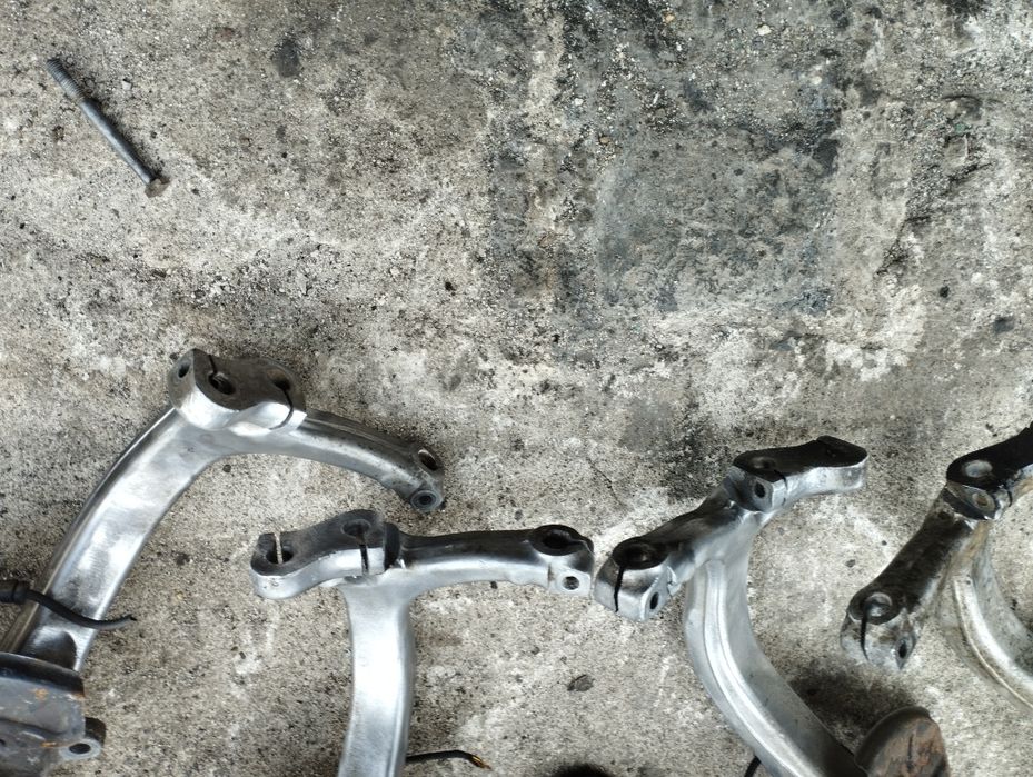 Audi a4 b6 b7 zwrotnica lewa lub prawa bez wahaczy oryginał sztuka