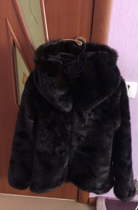 Шуба жіноча з капюшоном