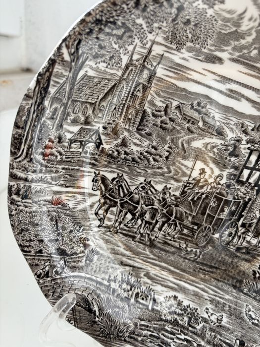 Enoch Wedgwood (Tunstall Ltd) Dickens Coaching Days display plate