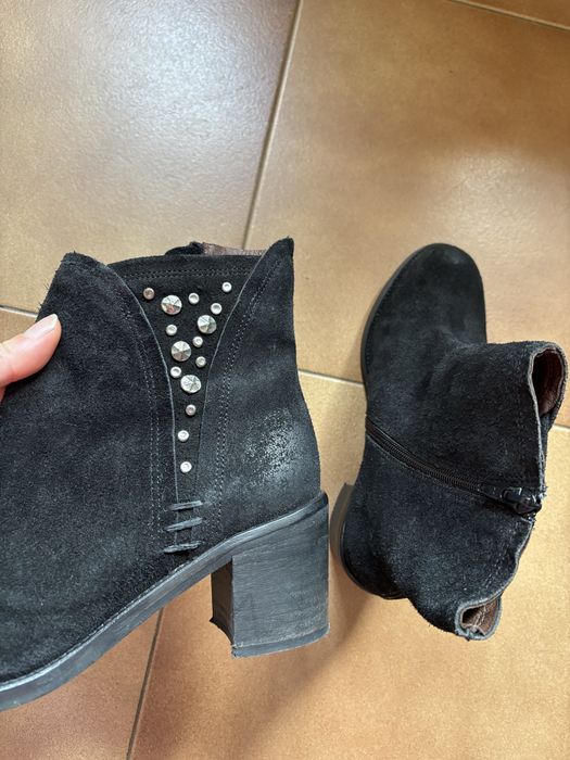 Botins pretos camurça