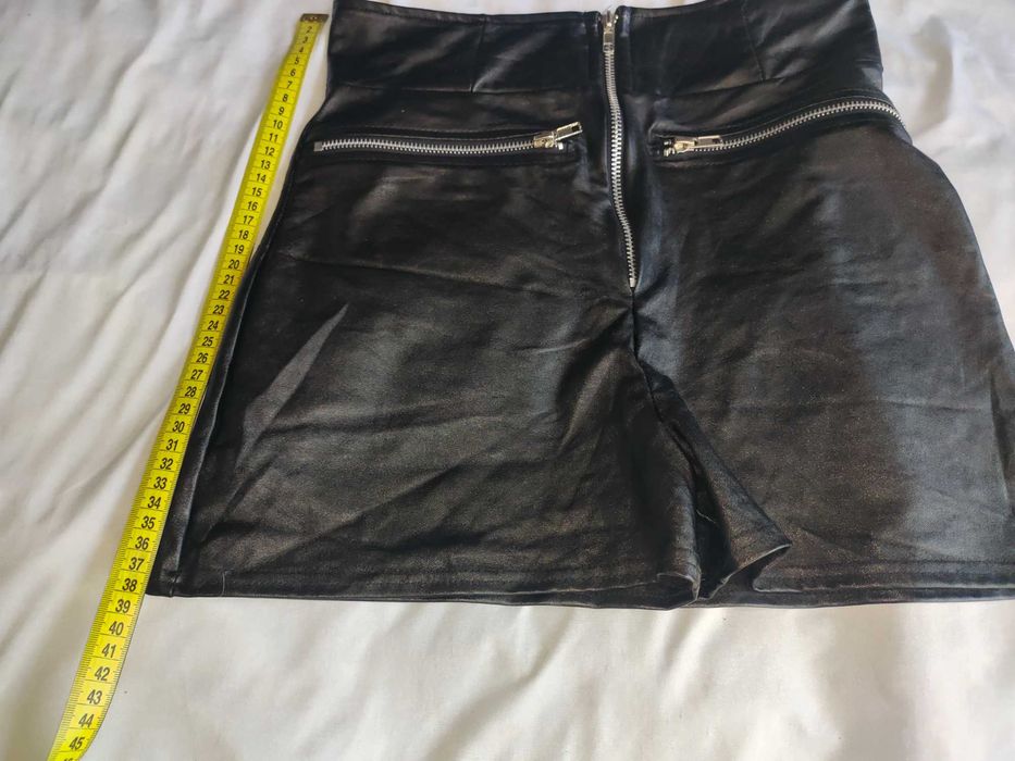 Шорти з блискавкою з тонкої екошкіри, р.М