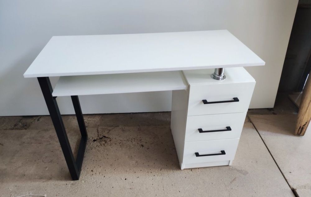 Стіл манікюрний ,стол маникюрный