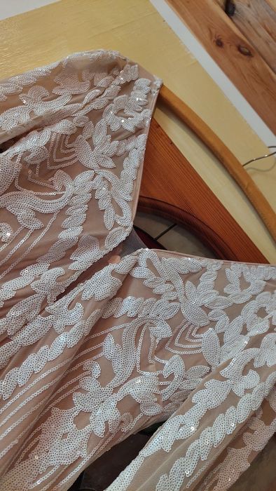 Piękna, kobieca, elegancka i seksowna sukienka Soky & Soka