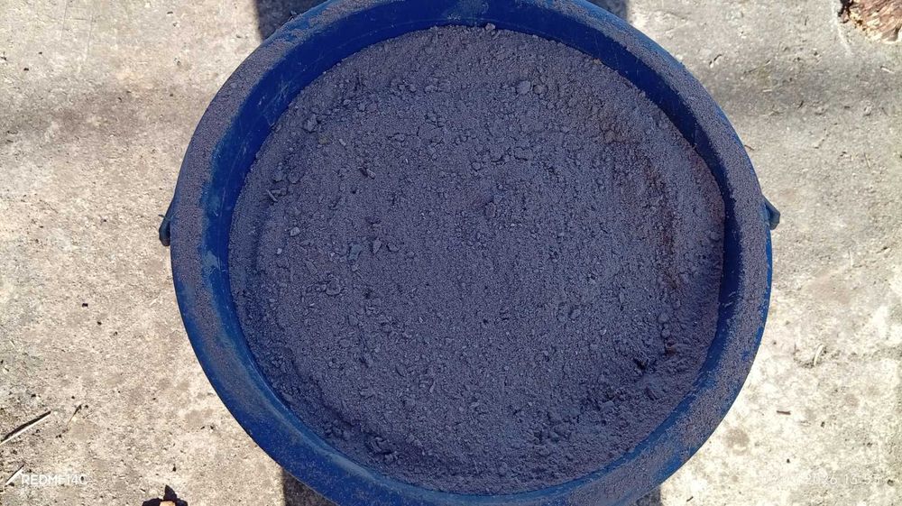 Попіл, зола, пепел.