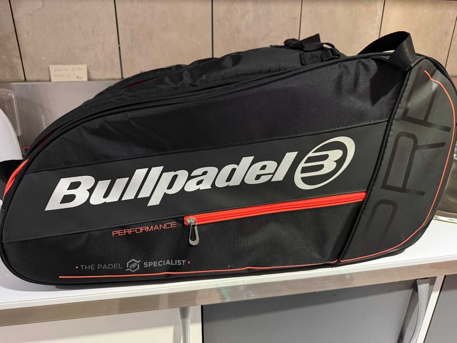 Saco de padel Bullpadel Performance.