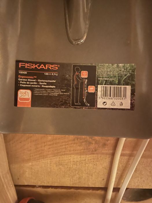 Лопата совкова Fiskars 132400.