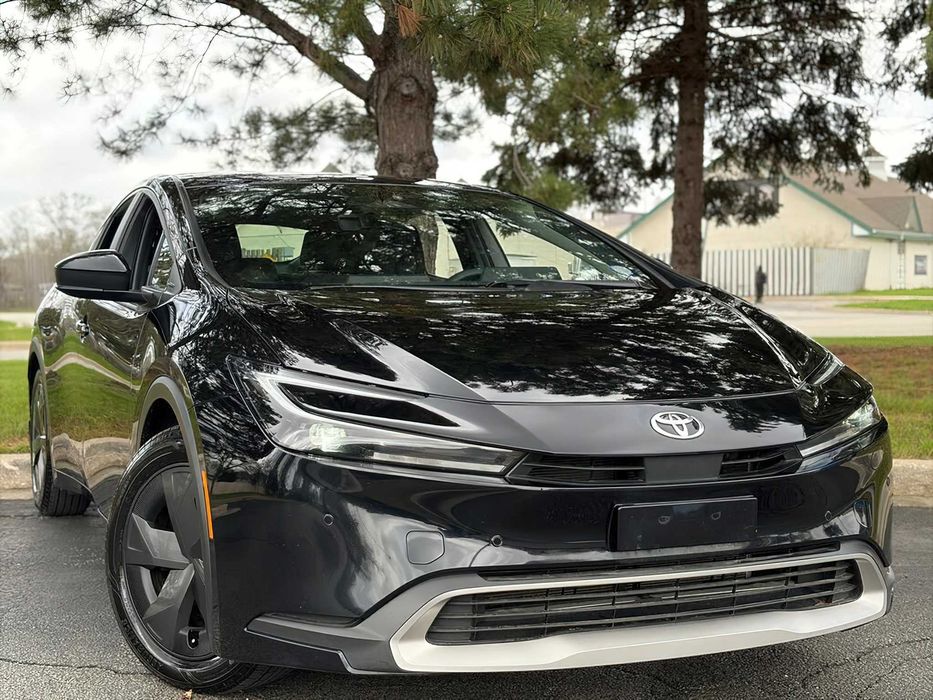 Toyota Prius Prime      2024