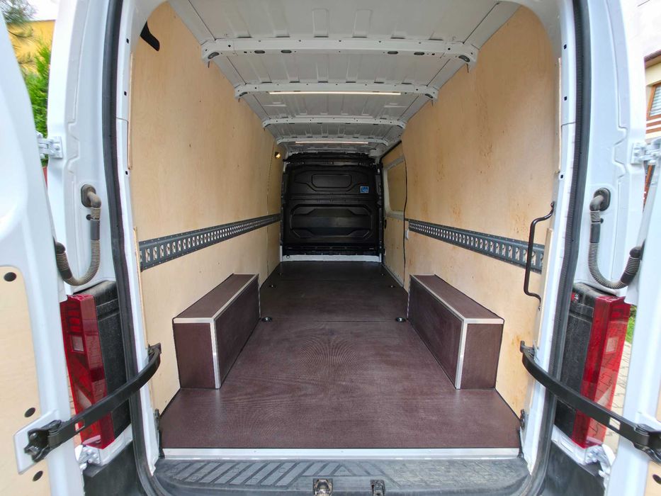 Zabudowa zabezpieczenie ze sklejki Renault Master van