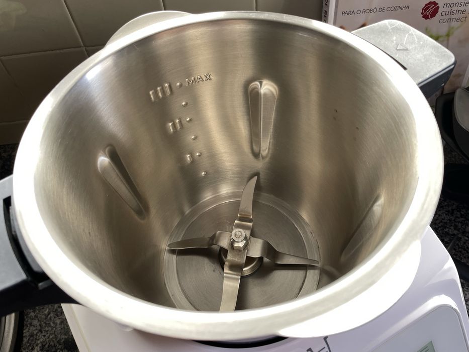 Robot de cozinha Monsieur Cuisine Connect (inclui livro de receitas)