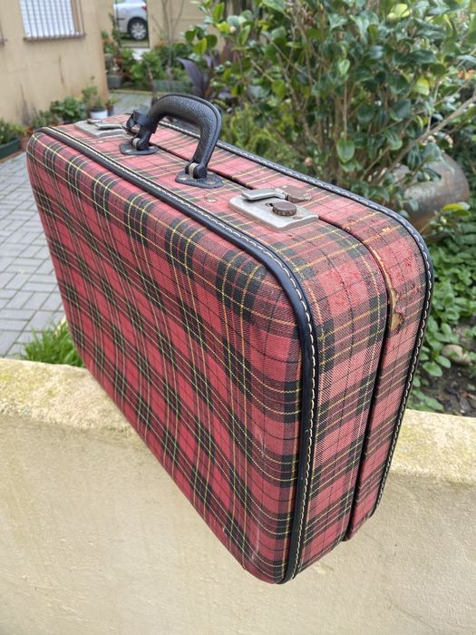 Mala vintage rígida xadrez vermelha e preta – anos 60/70