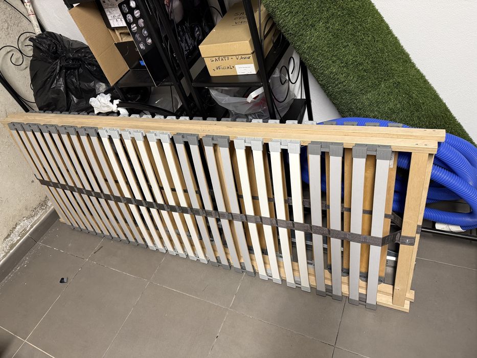 Cama, estrado ripado e colchao