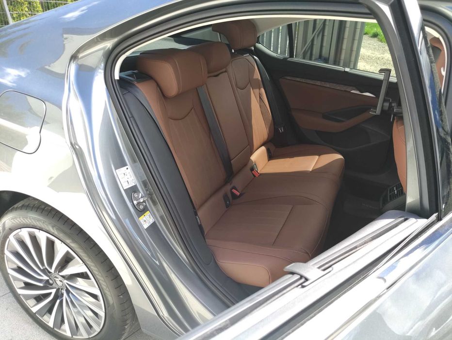 Elegancka limuzyna do ślubu – zdjęcia będą wyglądać jak z katalogu!