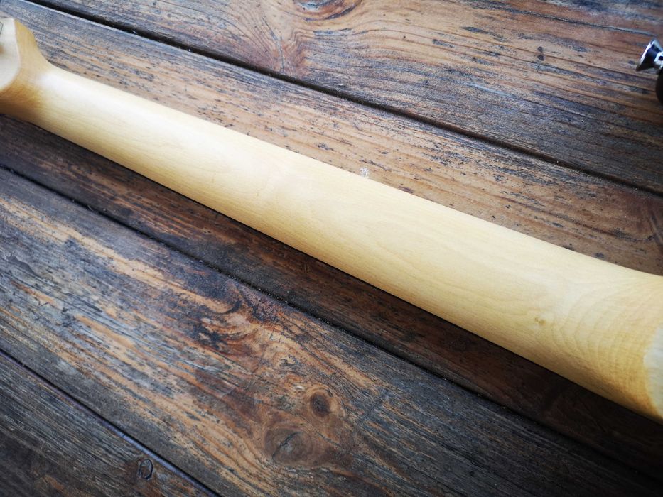 Ibanez AZ 2204 (réplica custom made)