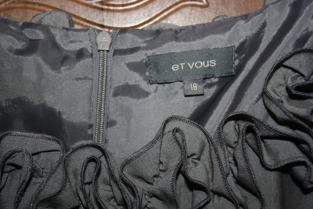 Цена снижена.Фирменное нарядное платье 54-56 размера. Батал