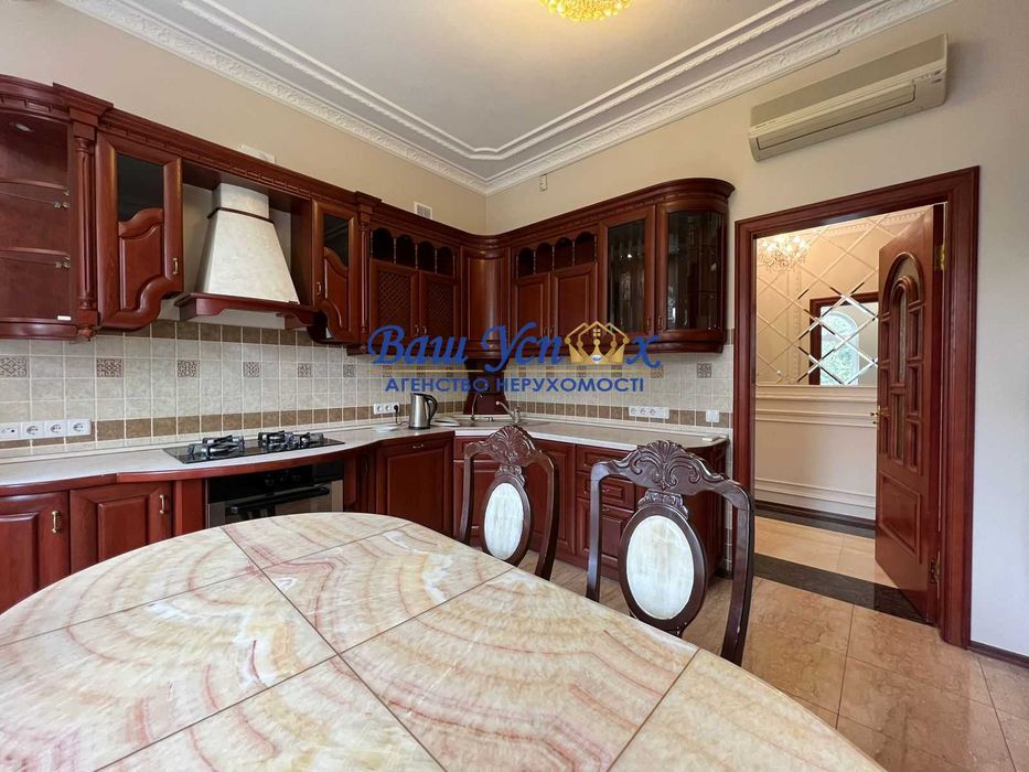 Продажа дома с ремонтом в классическом стиле на Софиевской Борщаговке.