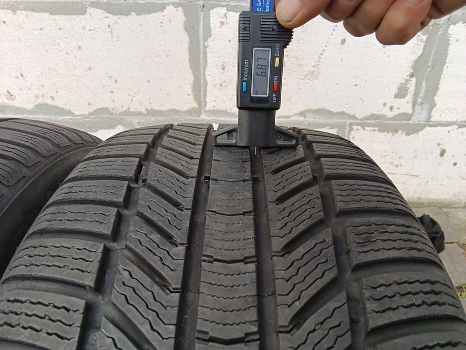 Продам шини 245/45R19
