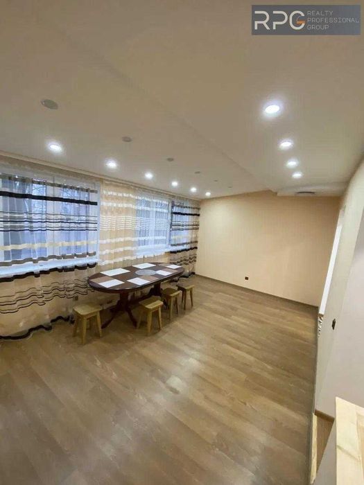 Продається 2к. квартира, вул. Космонавта Поповича. рк