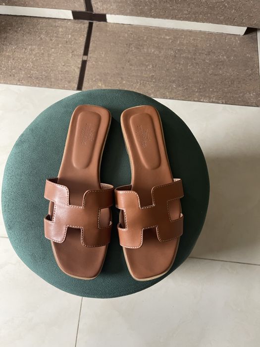 Sprzedam klapki Hermes Oran roz 42- zdecydowanie na 40