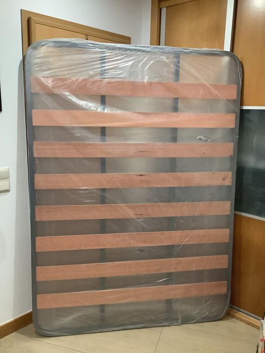 Estrado de cama a estrear