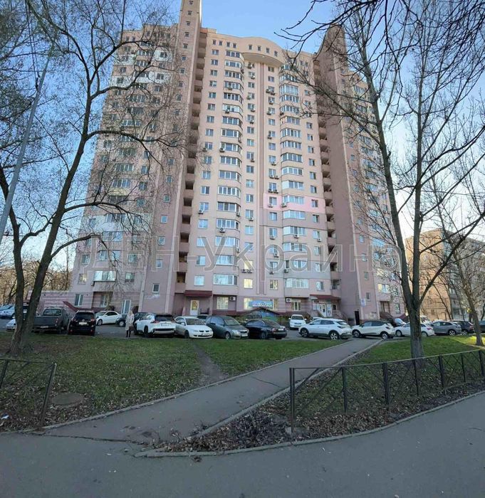 Оренда фасадного магазину 150 кв.м. на пр. Л. Курбаса 7-А.