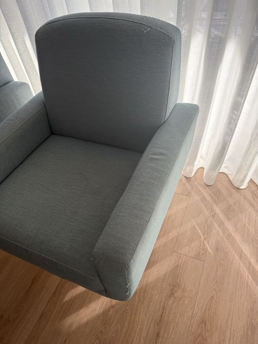 Dois cadeirões giratórios