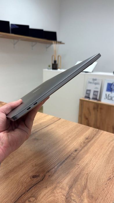 MacBook Pro 15” 2018 Space Gray . Стан: 9/10(Дуже Хороший Стан)