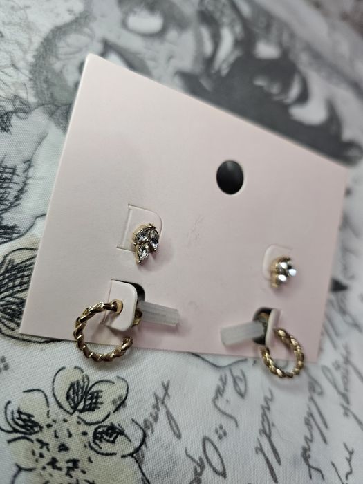 Brincos dourados novos